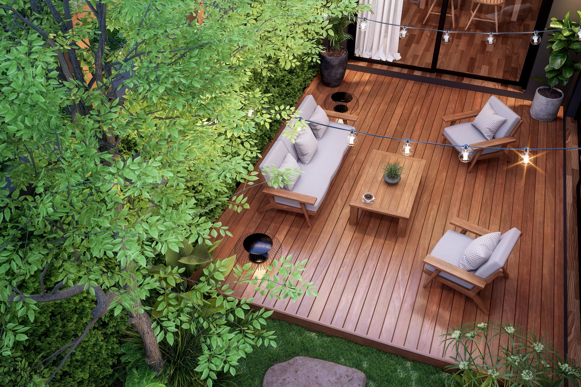 Terrasse extérieure en dalles de pierre naturelle avec salon de jardin en résine tressée anthracite comprenant deux fauteuils coques avec coussins blancs et table basse ronde